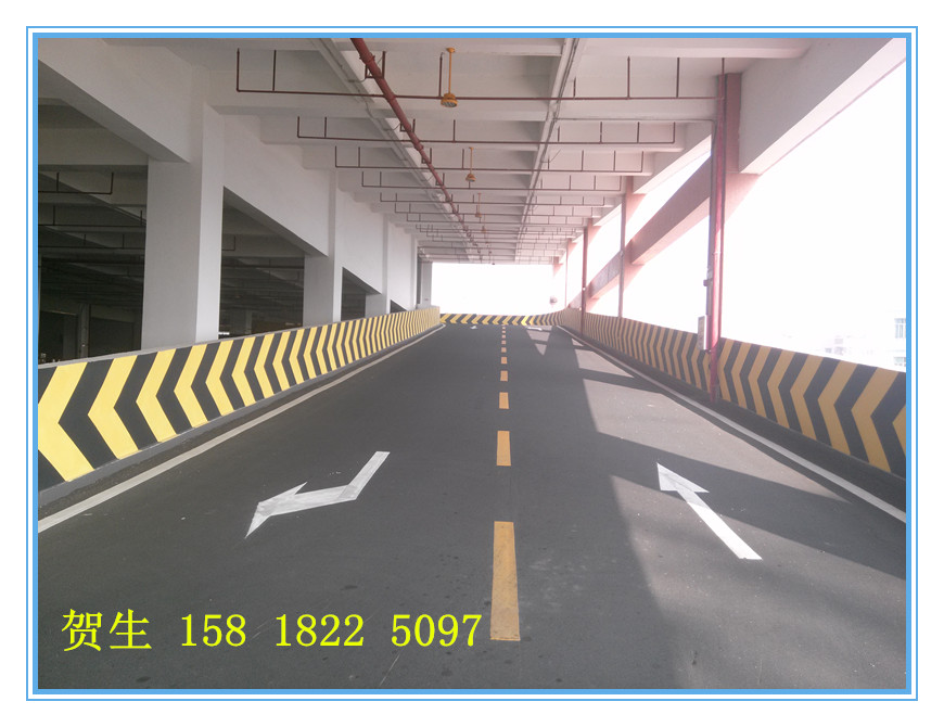 車道劃線、墻面導(dǎo)向標志
